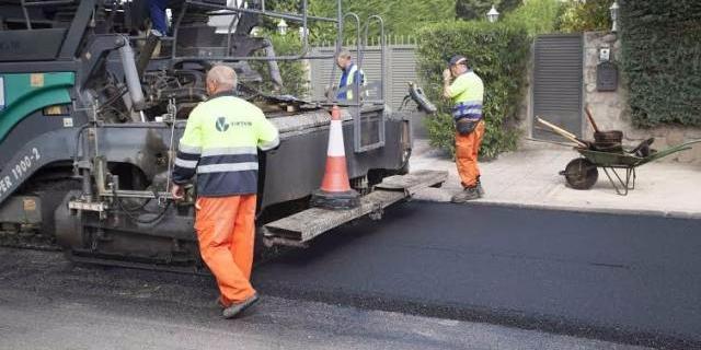 Comienzan los trabajos de asfaltado de las urbanizaciones históricas de Boadilla 