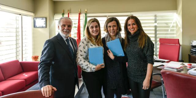 El Ayuntamiento de Boadilla ahorró más de 400.000 euros gracias al uso de la Administración Electrónica El Ayuntamiento de Boadilla ahorró más de 400.000 euros gracias al uso de la Administración Electrónica