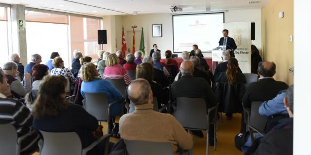 Un taller jurídico ayuda a los mayores a resolver las dudas del día a día