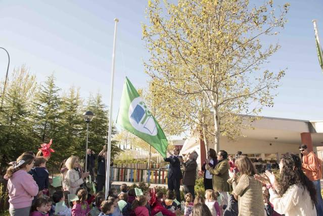 La escuela infantil Achalay recibe la bandera verde de la sostenibilidad