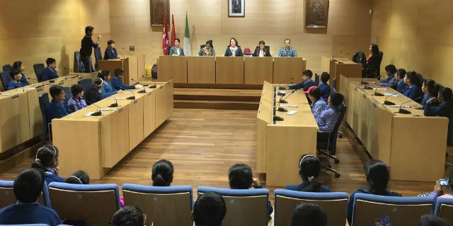 Escolares de Nueva Delhi regresan a Boadilla un año más Escolares de Nueva Delhi regresan a Boadilla un año más