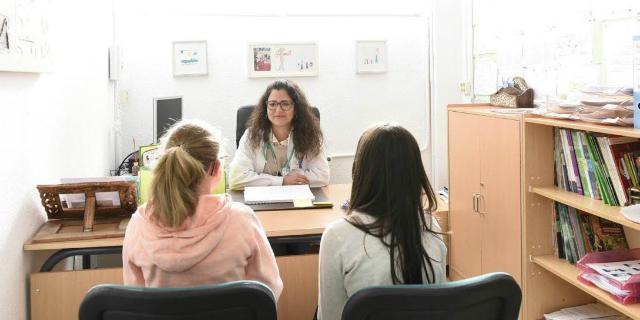 Los Diplomados en Enfermería de los colegios realizan más de mil atenciones al mes Los Diplomados en Enfermería de los colegios realizan más de mil atenciones al mes