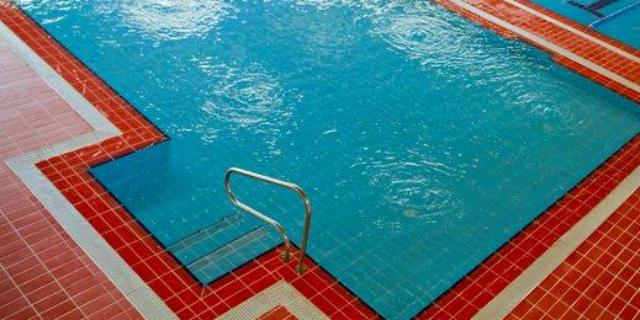 ¿Conoce el servicio de fisioterapia de la piscina municipal?