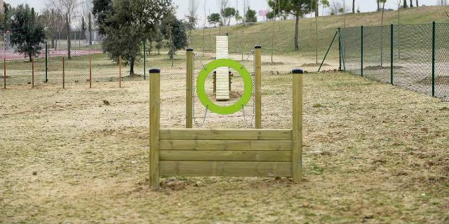 Boadilla cuenta ya con tres circuitos de juegos para perros en los parques Boadilla cuenta ya con tres circuitos de juegos para perros en los parques
