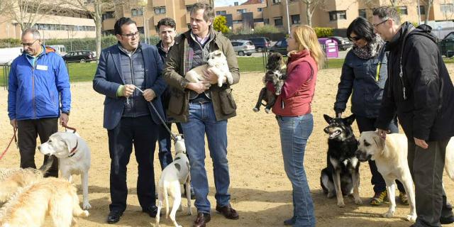 Boadilla anima a los vecinos a adoptar mascotas en el centro de recogida de animales Boadilla anima a los vecinos a adoptar mascotas en el centro de recogida de animales