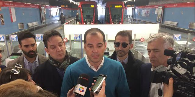 Aguado y Díaz piden reemplazar el Metro Ligero por autobuses eléctricos Aguado y Díaz piden reemplazar el Metro Ligero por autobuses eléctricos