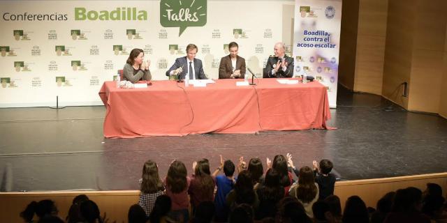 Gabi Fernández inaugura las charlas escolares contra el acoso Gabi Fernández inaugura las charlas escolares contra el acoso