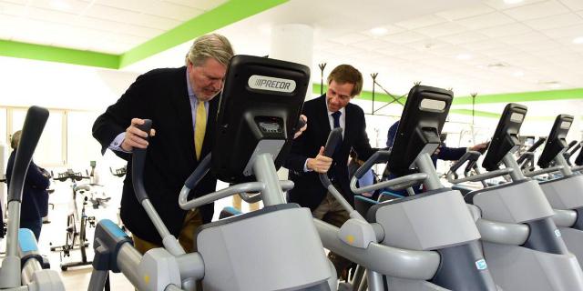 El ministro Méndez de Vigo inaugura el gimnasio BeOne de Boadilla