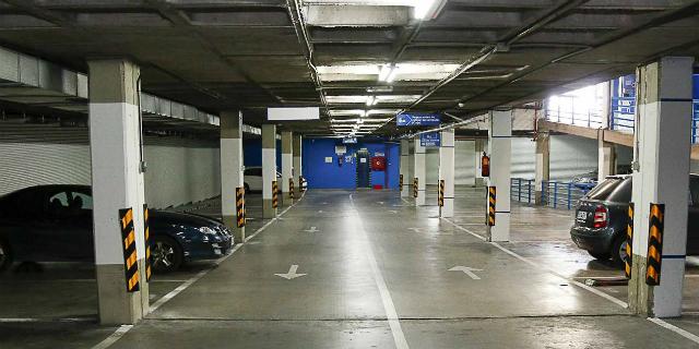 El aparcamiento de la plaza de la Concordia renueva su imagen 