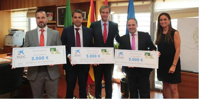 Tres proyectos de acción social municipales reciben una donación de Caixabank por 9.000 euros