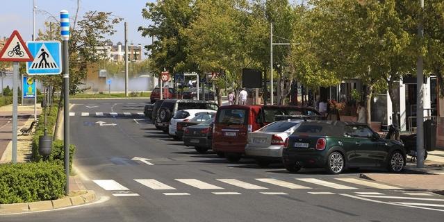 Nuevos aparcamientos en batería en las avenidas Infante Don Luis e Isabel de Farnesio