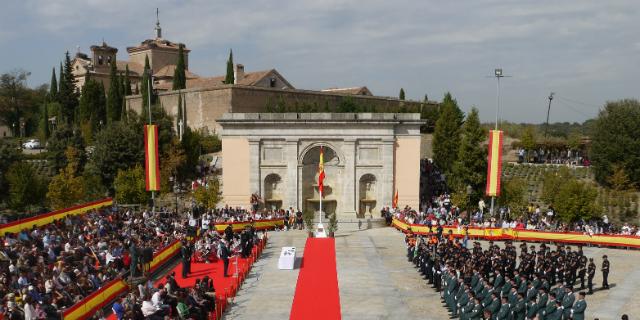 Emotivo homenaje a la bandera en Boadilla del Monte Emotivo homenaje a la bandera en Boadilla del Monte