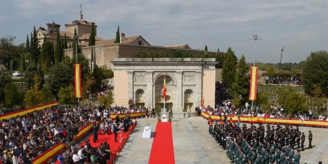 Emotivo homenaje a la bandera en Boadilla del Monte