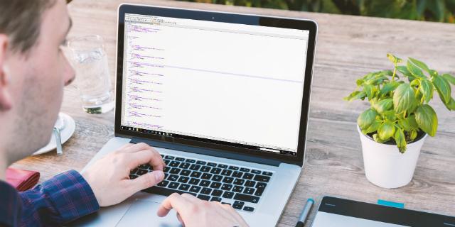 Una base de datos para ayudar a los jóvenes a realizar prácticas profesionales Una base de datos para ayudar a los jóvenes a realizar prácticas profesionales