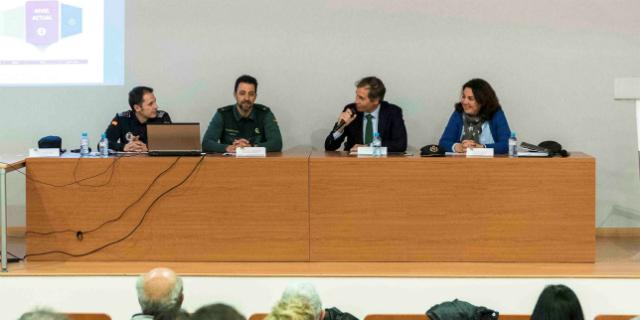 Policía Local y Guardia Civil transmiten a los vecinos recomendaciones ante una acción terrorista Policía Local y Guardia Civil transmiten a los vecinos recomendaciones ante una acción terrorista