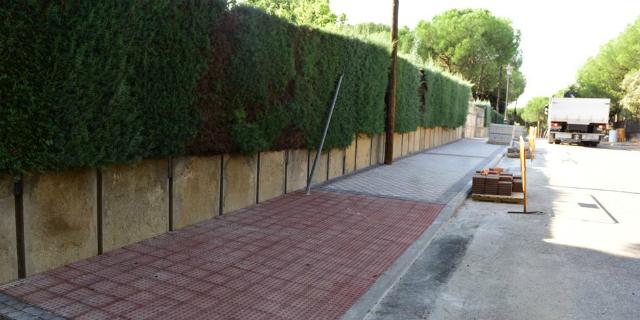 El Ayuntamiento y la Comunidad acometerán el asfaltado y acerado de las urbanizaciones históricas gracias al PIR El Ayuntamiento y la Comunidad acometerán el asfaltado y acerado de las urbanizaciones históricas gracias al PIR