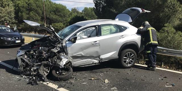 Un herido grave y una leve en un choque frontal de dos vehículos en Boadilla