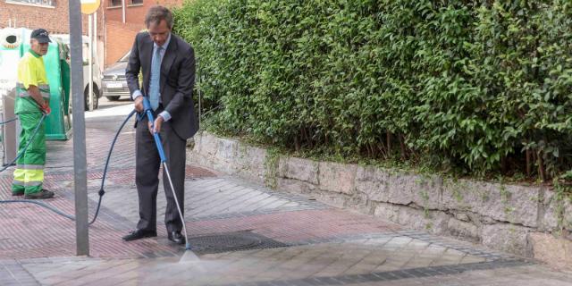 El Ayuntamiento refuerza la limpieza en el casco histórico El Ayuntamiento refuerza la limpieza en el casco histórico