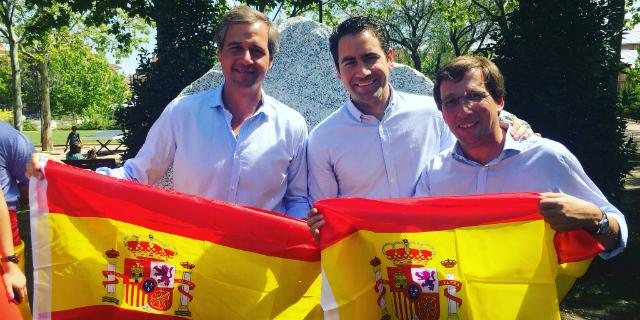 El PP de Boadilla anima a los vecinos a llenar los balcones del municipio de banderas de España