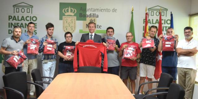 El Ayuntamiento patrocinará la nueva equipación del Atlético Boadilla El Ayuntamiento patrocinará la nueva equipación del Atlético Boadilla