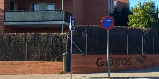 Pintadas con insultos en el domicilio de Ricardo Díaz, portavoz de Ciudadanos en Boadilla