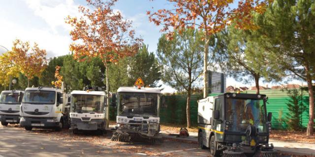 En marcha un dispositivo especial de recogida de hojas en Boadilla