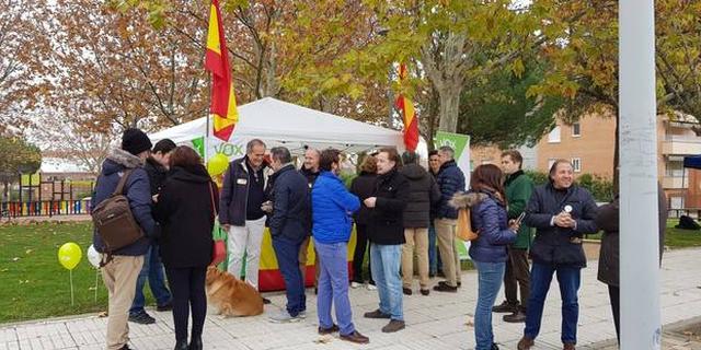 Vox Boadilla sale a la calle para dar a conocer sus propuestas Vox Boadilla sale a la calle para dar a conocer sus propuestas