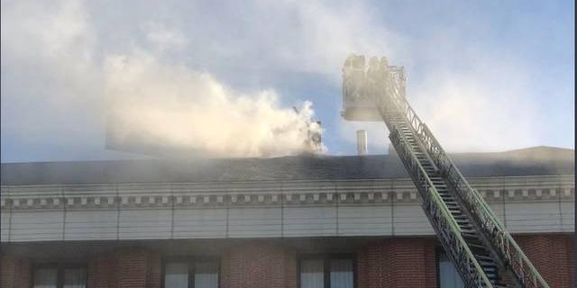 Seis dotaciones de bomberos participaron en la extinción del incendio del hotel TH Boadilla