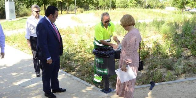 El Ayuntamiento facilita la recogida de excrementos caninos en los nuevos desarrollos con 51 nuevos senecanes