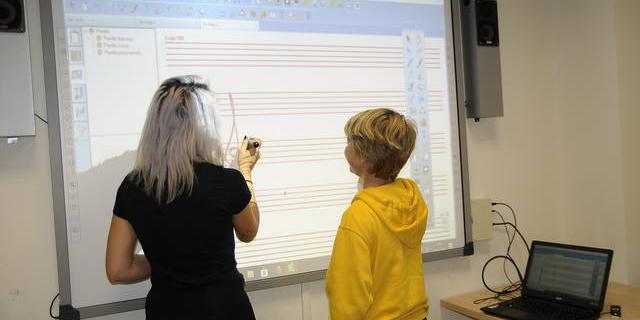 La Escuela Municipal de Música y Danza incorpora pizarras digitales a sus aulas La Escuela Municipal de Música y Danza incorpora pizarras digitales a sus aulas