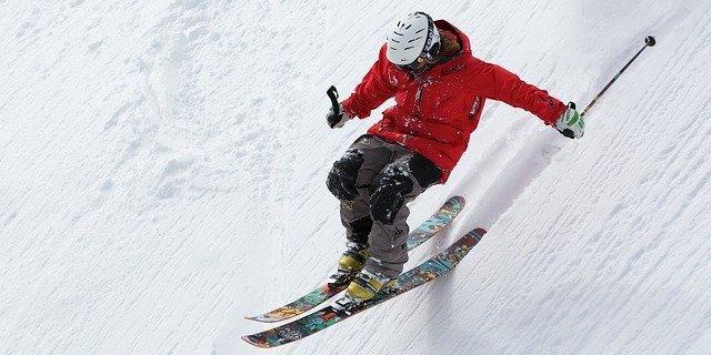 La importancia de esquiar asegurado