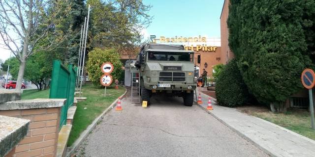 La UME trabaja en la desinfección de las tres residencias de mayores que hay en Boadilla La UME trabaja en la desinfección de las tres residencias de mayores que hay en Boadilla
