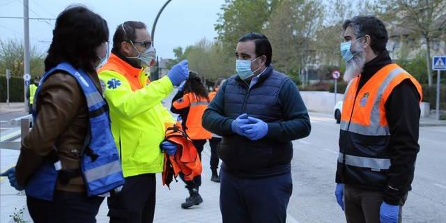 El Ayuntamiento de Boadilla reparte 11.000 mascarillas a usuarios del transporte público