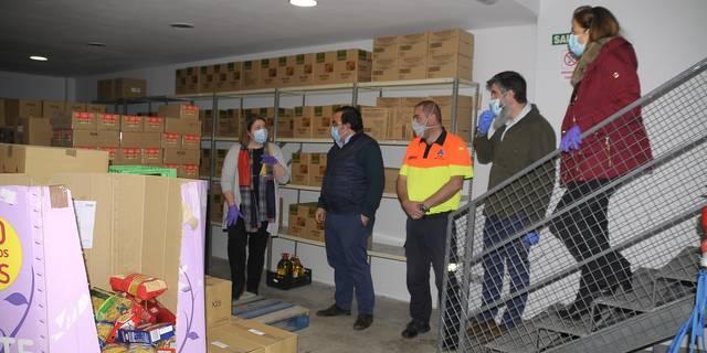 Protección Civil, en colaboración con Cáritas, repartirá a familias vulnerables 2.500 kilos de comida donados por El Brillante