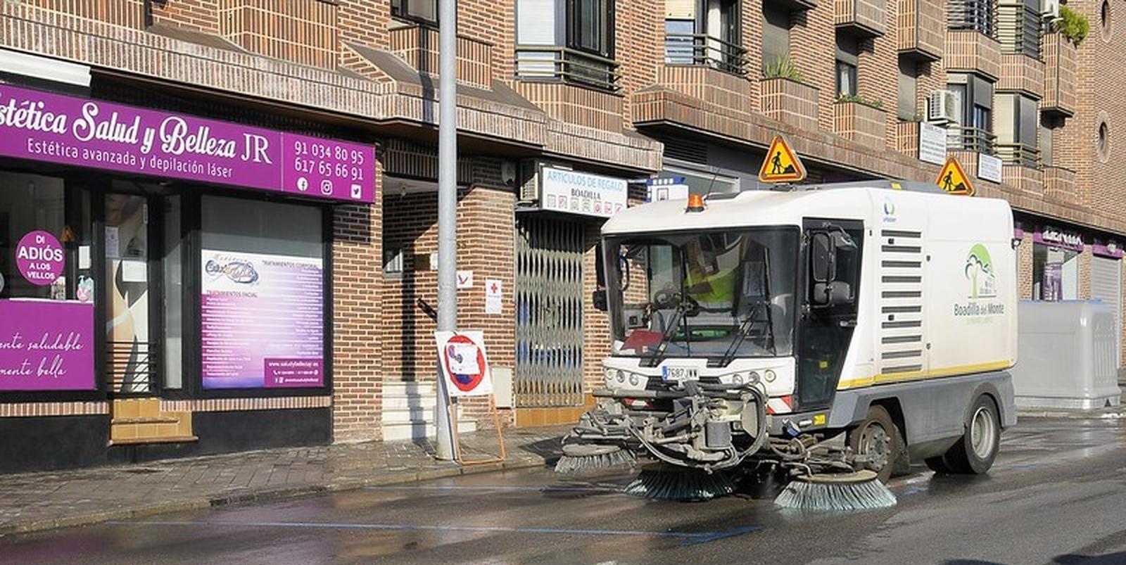 La limpieza especial de Boadilla se adelanta como prevención frente al COVID