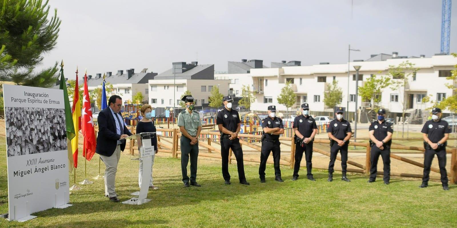 El parque Espíritu de Ermua rinde homenaje a la memoria de Miguel Ángel Blanco en Boadilla