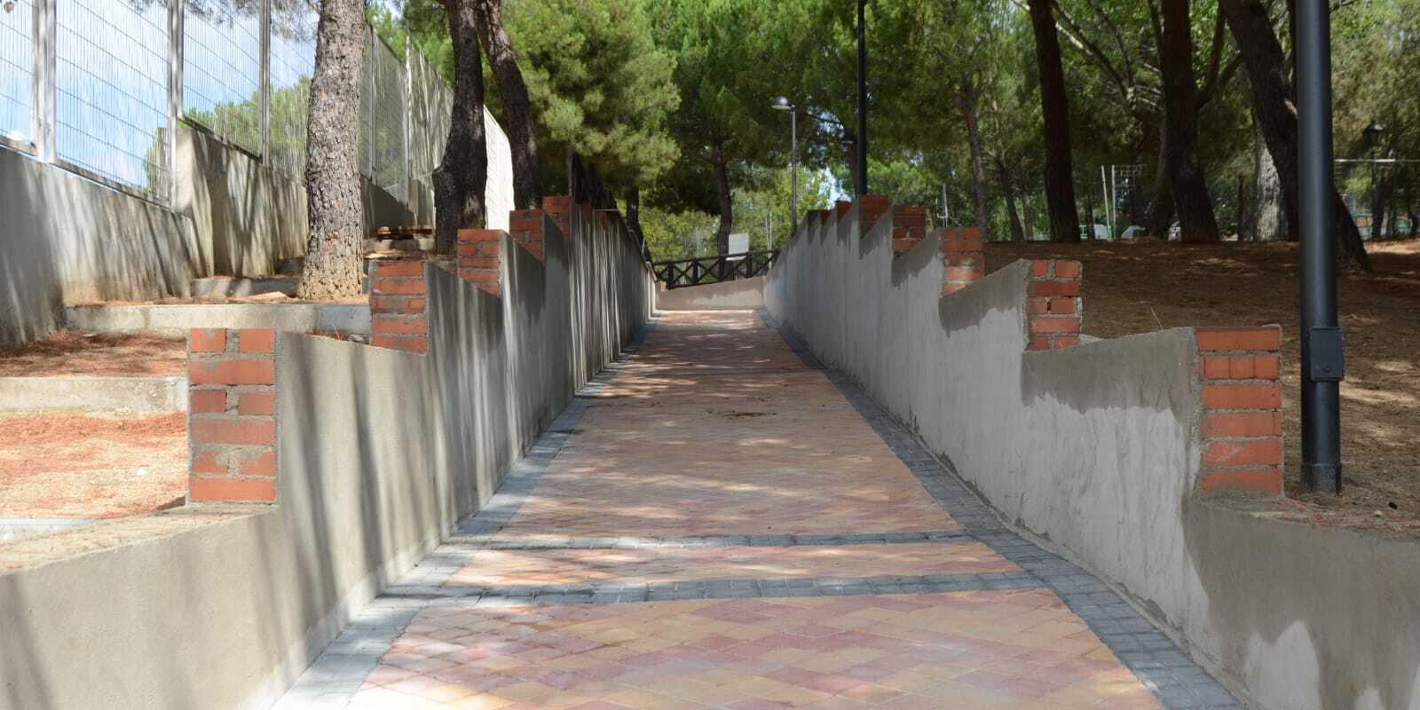 Continúan las obras de remodelación de la rampa que une la calle Albarracín con la calle Sigüenza