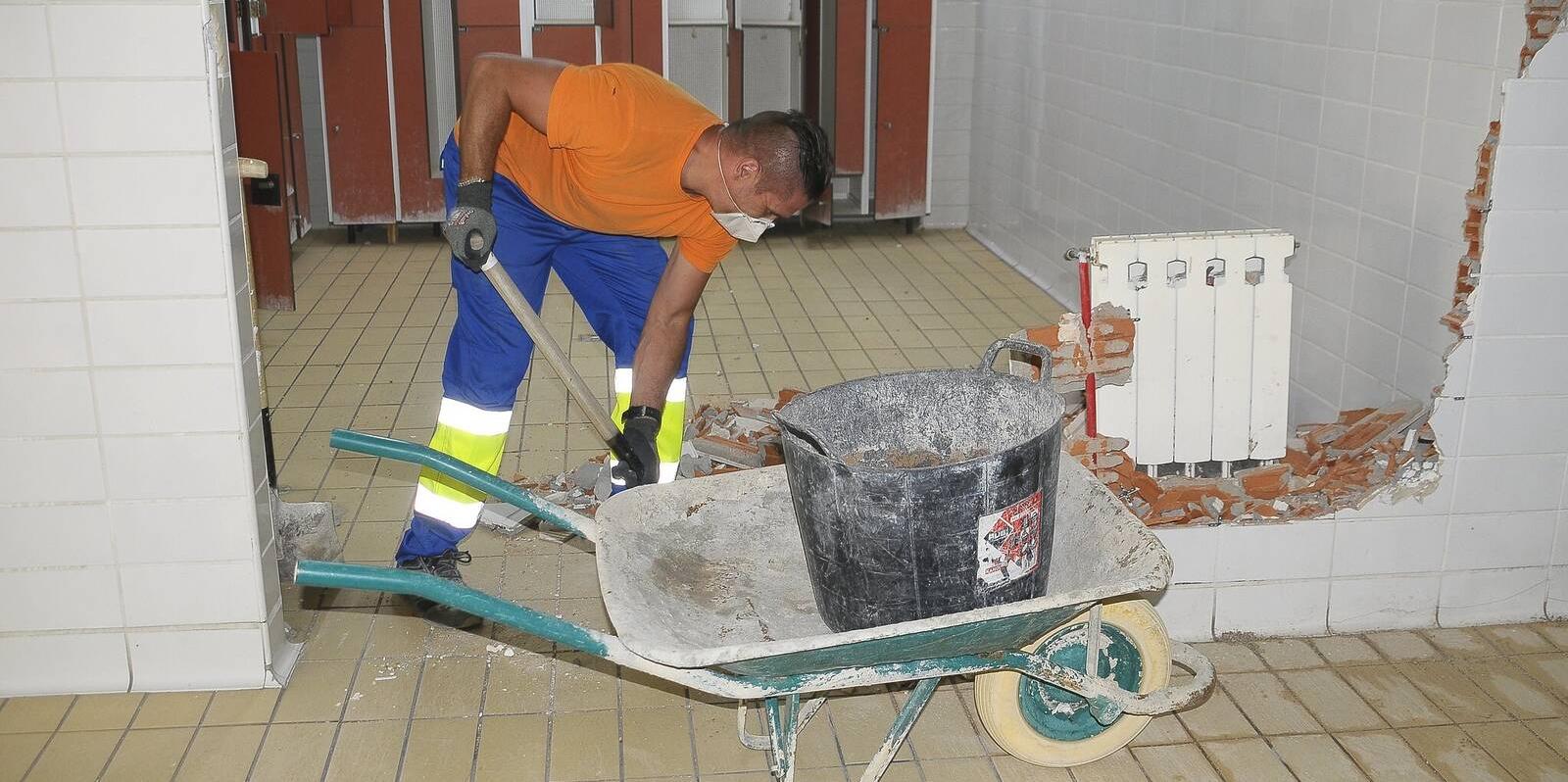 El Ayuntamiento de Boadilla renueva los vestuarios de la Piscina Municipal Cubierta El Ayuntamiento de Boadilla renueva los vestuarios de la Piscina Municipal Cubierta
