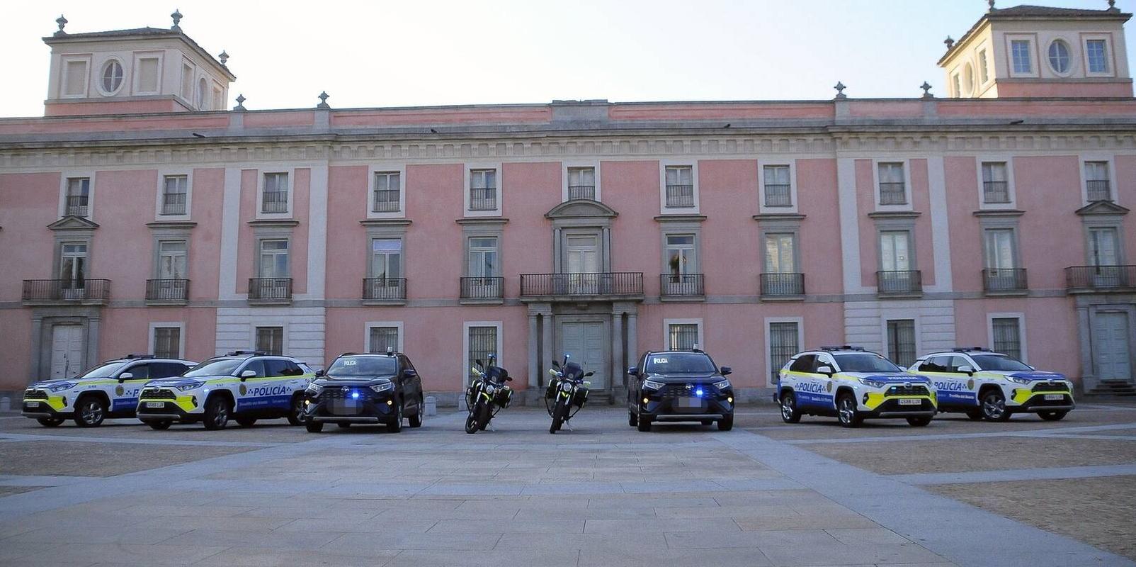 Seis nuevos vehículos híbridos se incorporan a la flota de la Policía Local Seis nuevos vehículos híbridos se incorporan a la flota de la Policía Local