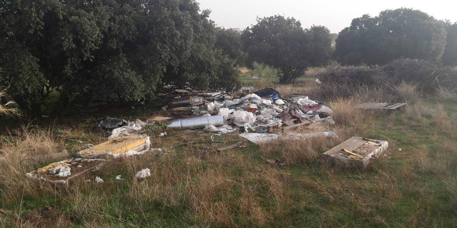 Úbeda pide a la alcaldesa de Alcorcón que retire los residuos del camino del Padronal