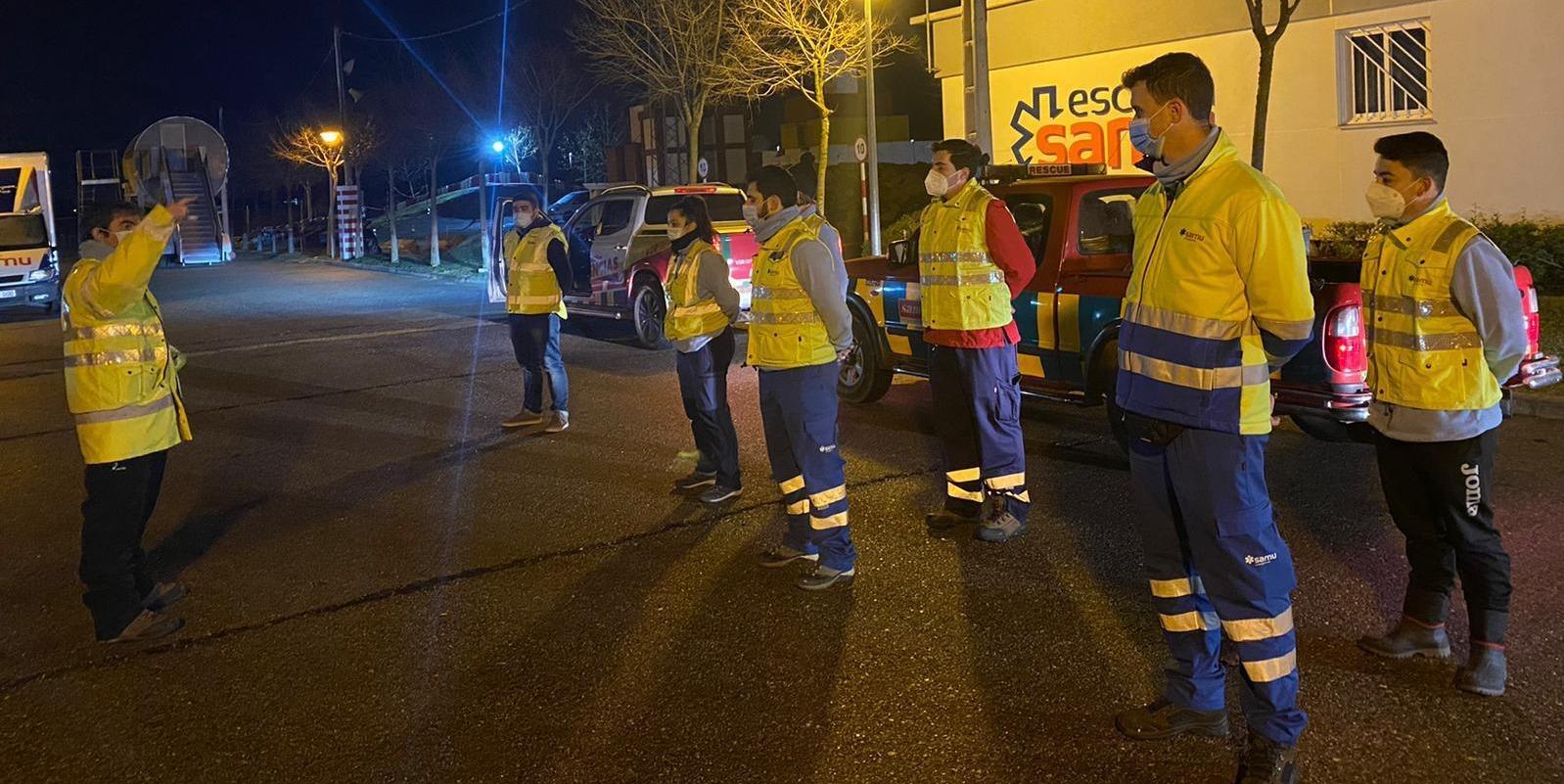 Voluntarios de la empresa SAMU llegan a Boadilla para ayudar a restablecer la normalidad tras el temporal de nieve