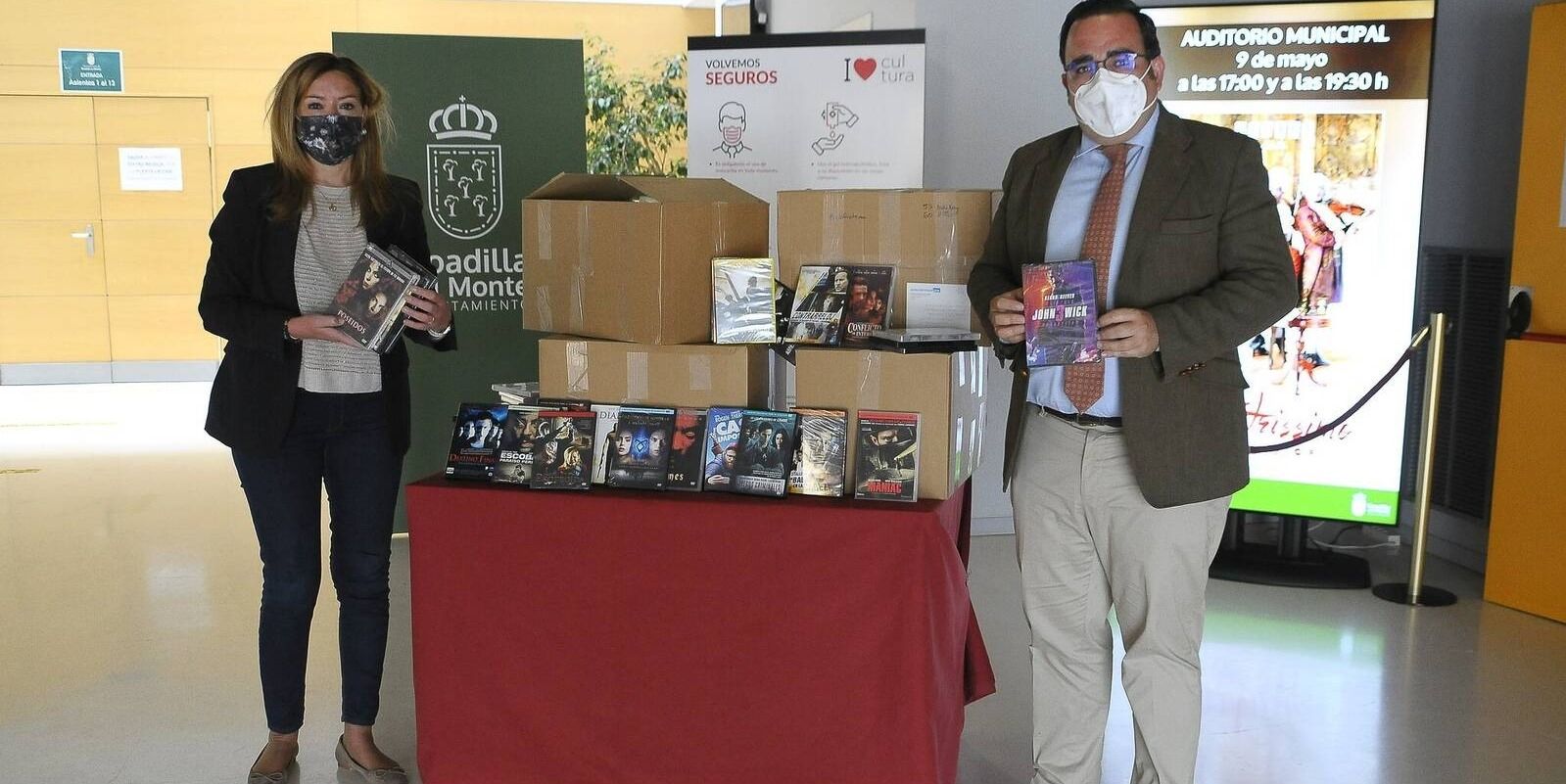 eONESpain dona 500 DVD y Blu-ray para la nueva biblioteca y el centro de mayores Juan González de Uzqueta   