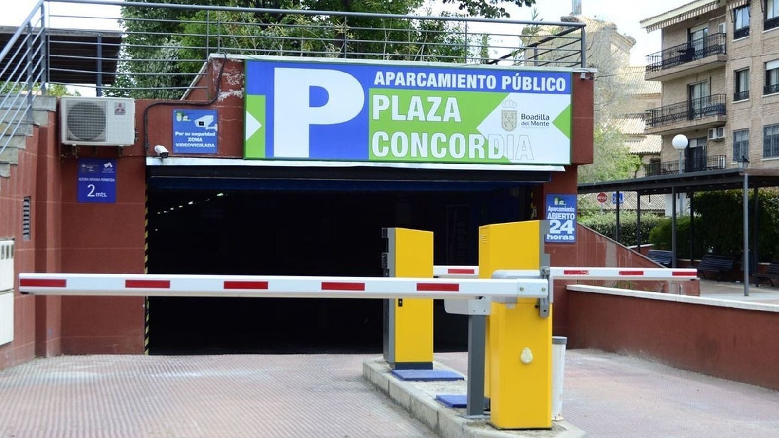 El aparcamiento público de la Plaza de la Concordia de Boadilla será gratuito hasta final de año en horario comercial   