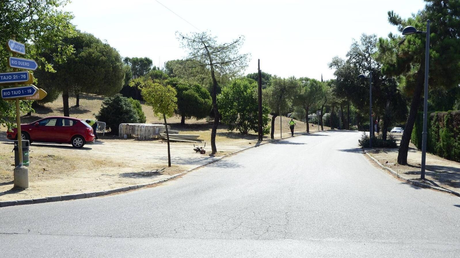 Los vecinos de la calle Río Duero podrán mantener la acera de acceso a sus viviendas ante la renovación del acerado Los vecinos de la calle Río Duero podrán mantener la acera de acceso a sus viviendas ante la renovación del acerado