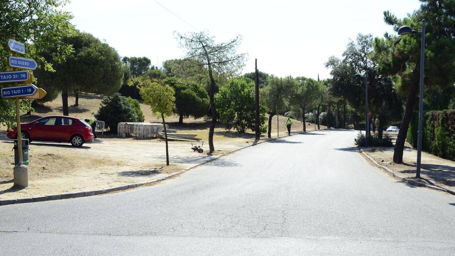 Los vecinos de la calle Río Duero podrán mantener la acera de acceso a sus viviendas ante la renovación del acerado