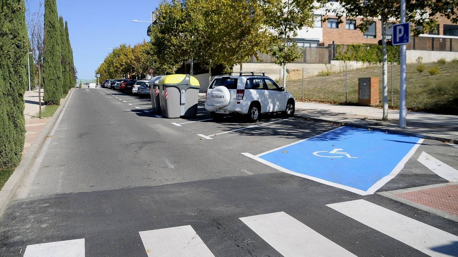 La avenida Isabel de Farnesio de Boadilla gana 111 plazas de aparcamientos 