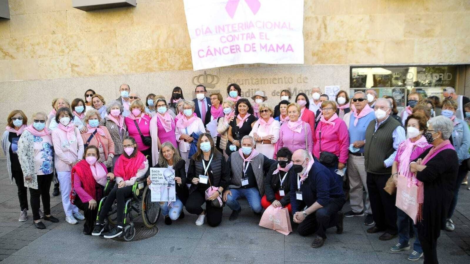 Boadilla se viste de rosa por el Día Mundial del Cáncer de Mama