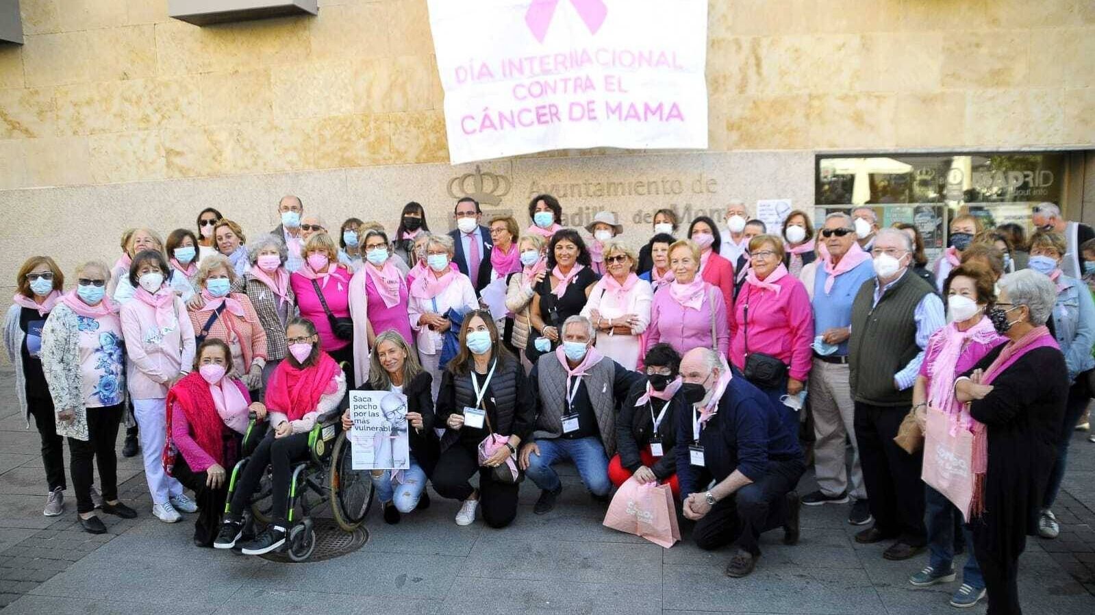 Boadilla se viste de rosa por el Día Mundial del Cáncer de Mama Boadilla se viste de rosa por el Día Mundial del Cáncer de Mama