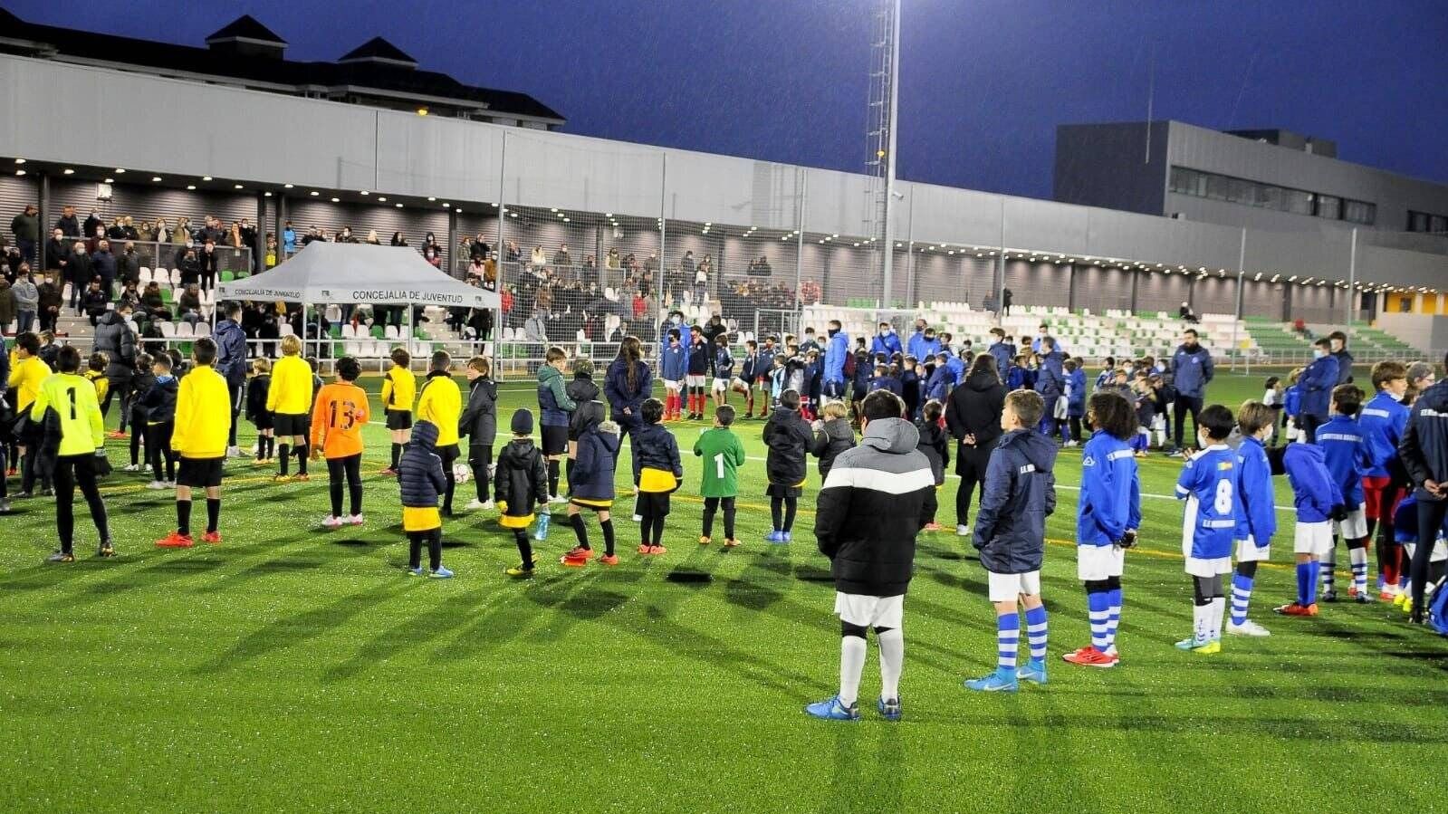 Los vecinos ya disfrutan del nuevo Complejo Deportivo Condesa de Chinchón Los vecinos ya disfrutan del nuevo Complejo Deportivo Condesa de Chinchón