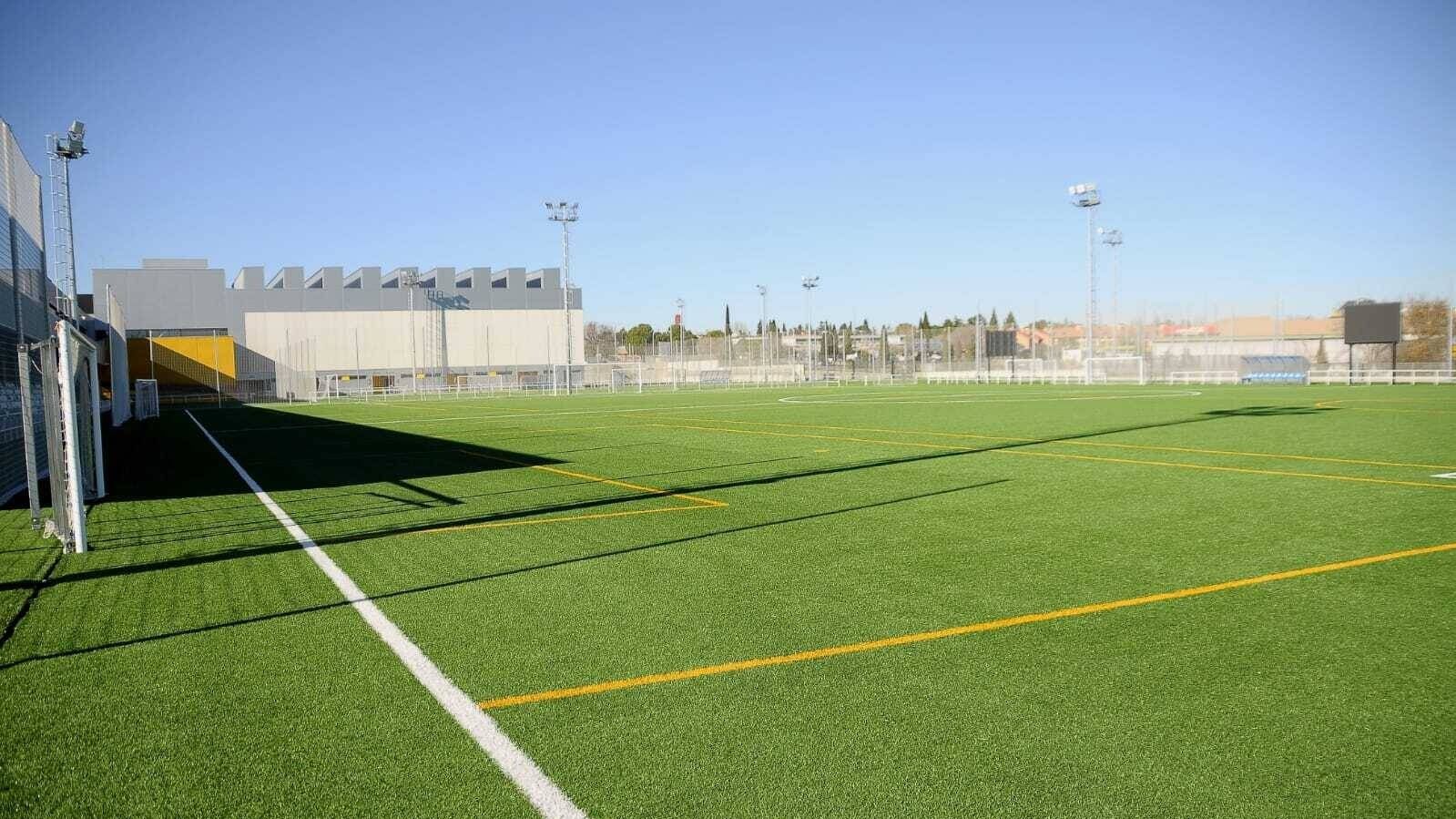 El Ayuntamiento oferta los campos de fútbol del polideportivo Condesa de Chinchón en alquiler